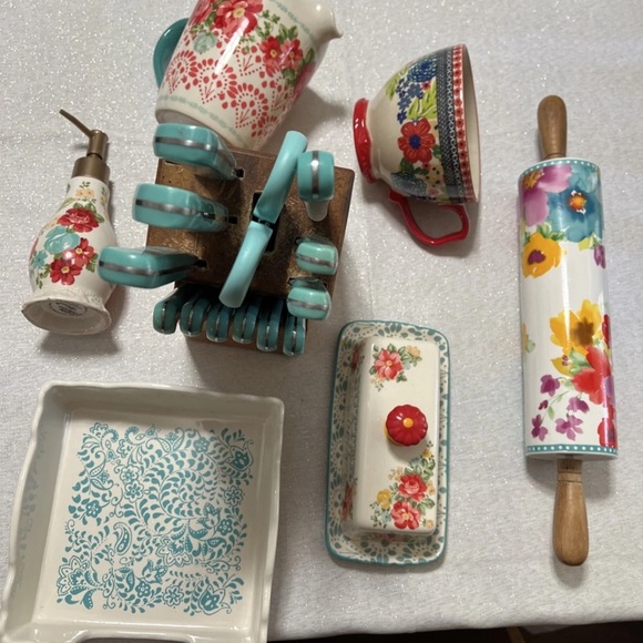 The Pioneer Woman Floral Kitchen Utensils Set - Red, Blue, White bundle(7) - Picture 1 of 13